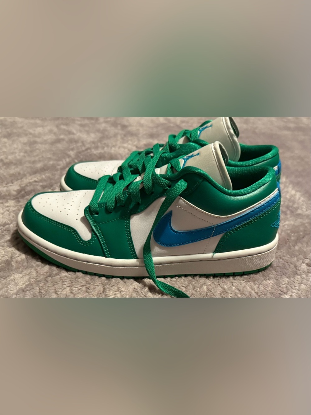 Jordan Women’s White, Green & Blue Low-Top Sneakers size 7.5